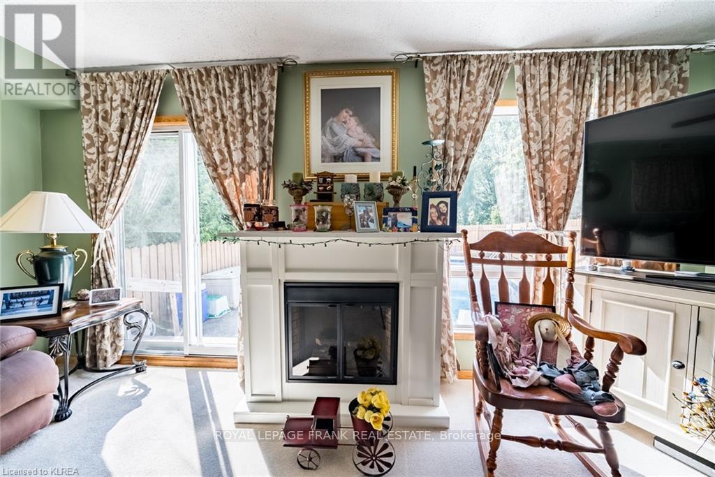 37 Sussex Street N, Kawartha Lakes (Lindsay), Ontario  K9V 4H6 - Photo 3 - X12957646