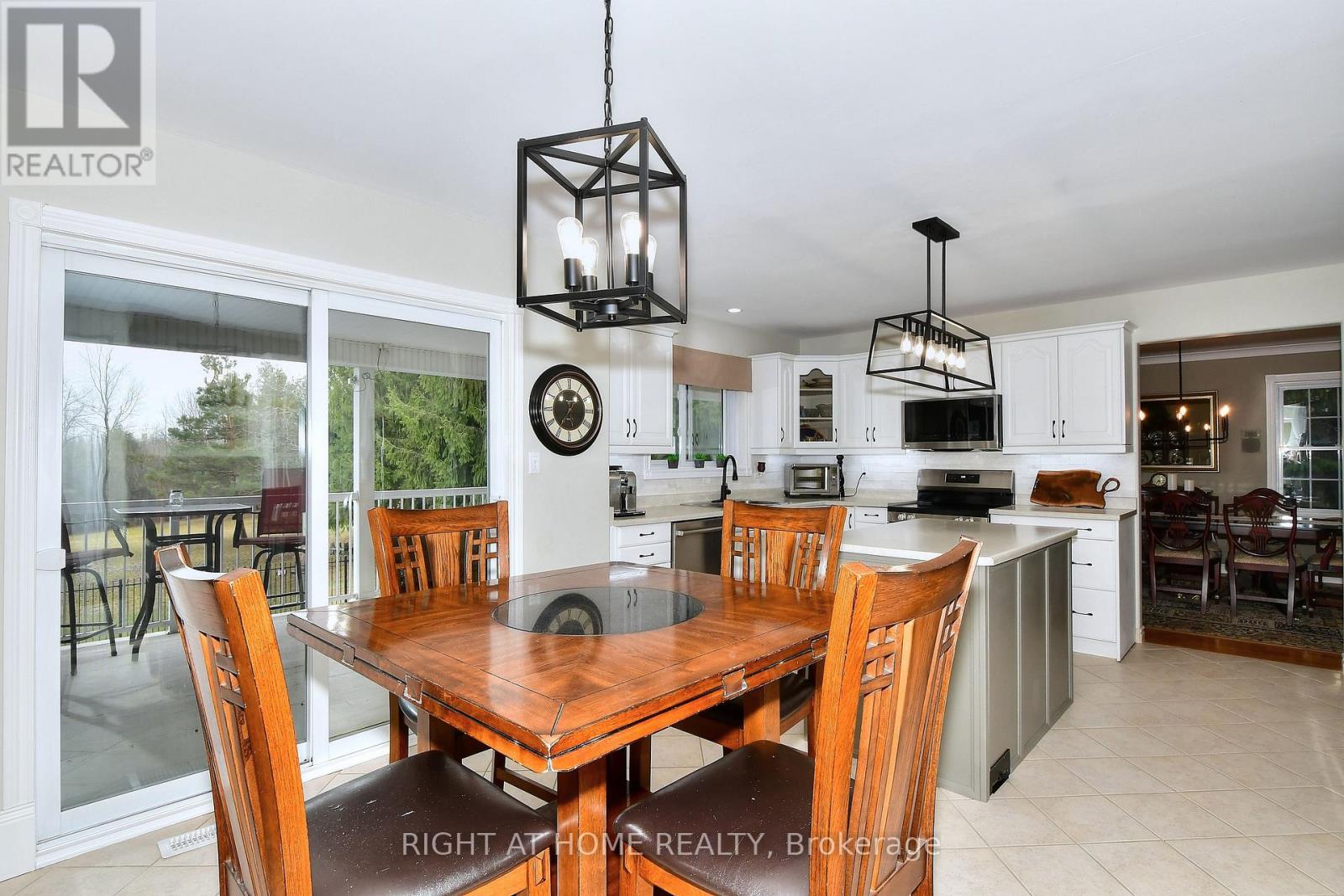 599 Maniece Avenue, Peterborough (Ashburnham Ward 4), Ontario  K9L 0C1 - Photo 11 - X12958266