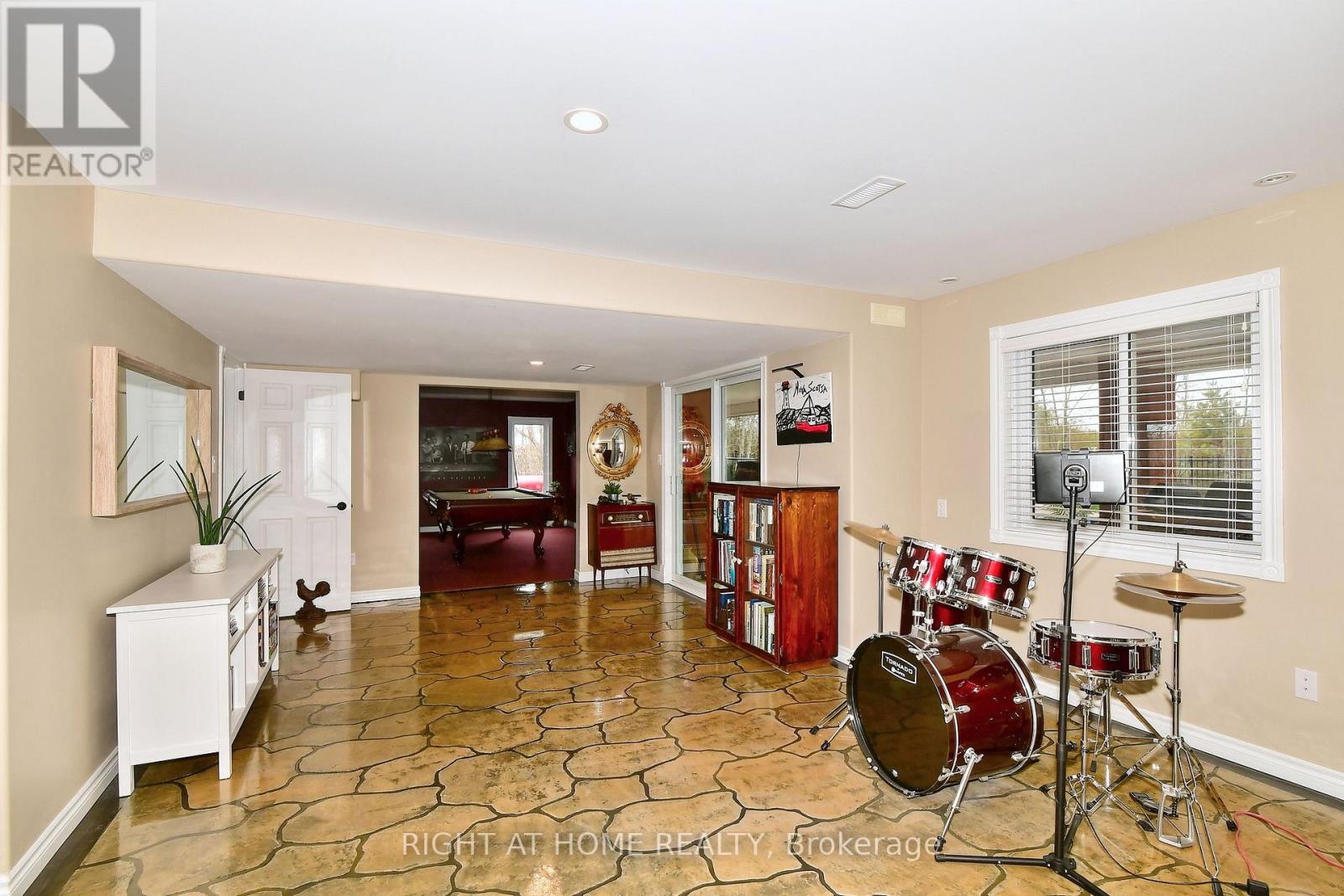 599 Maniece Avenue, Peterborough (Ashburnham Ward 4), Ontario  K9L 0C1 - Photo 38 - X12958266