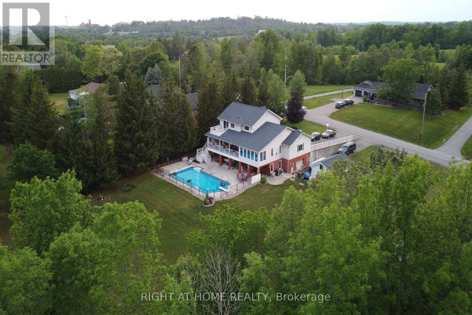 599 Maniece Avenue, Peterborough (Ashburnham Ward 4), Ontario  K9L 0C1 - Photo 44 - X12958266