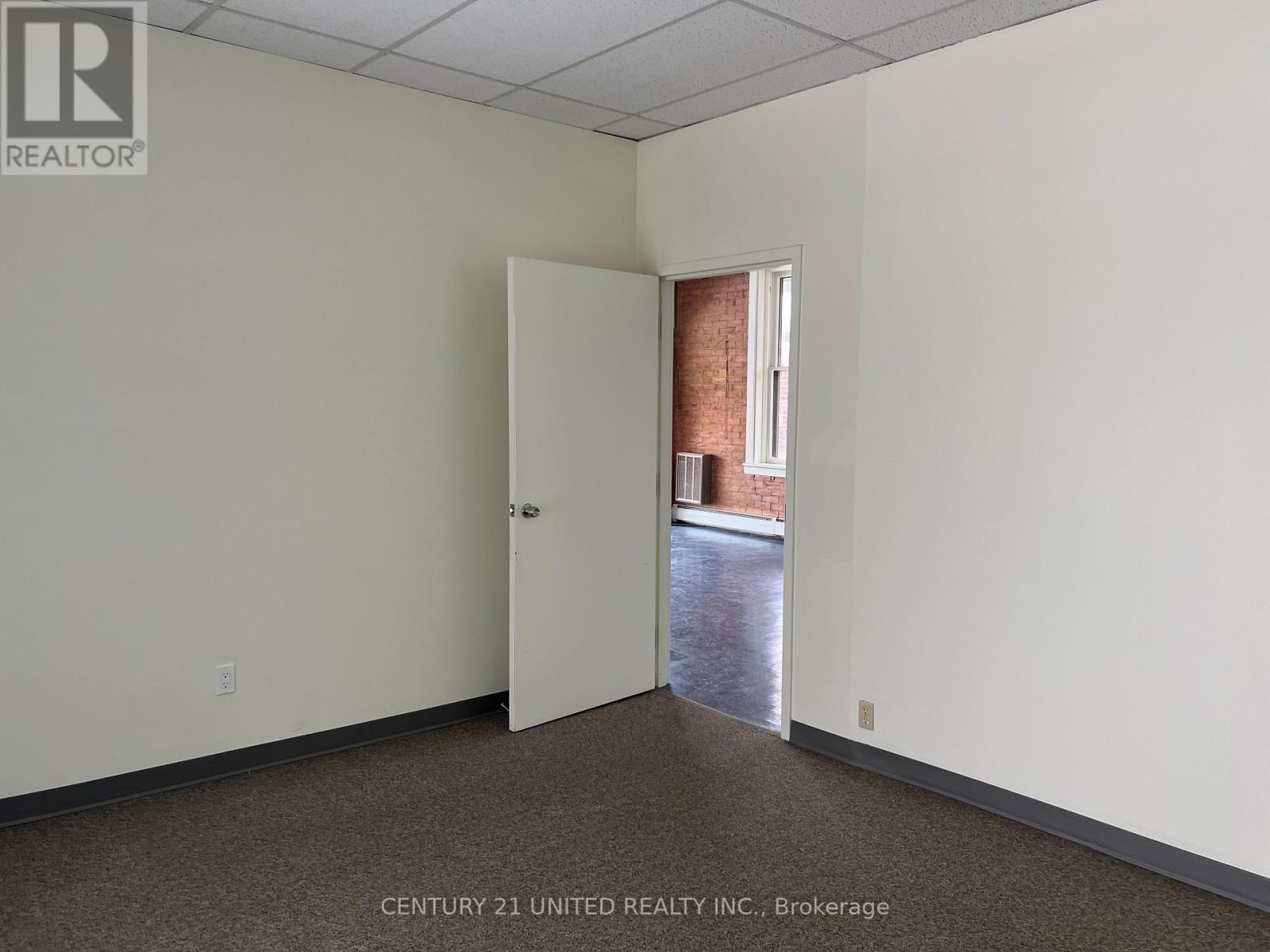 K - 190 Charlotte Street, Peterborough (Town Ward 3), Ontario  K9J 2T8 - Photo 5 - X12959386