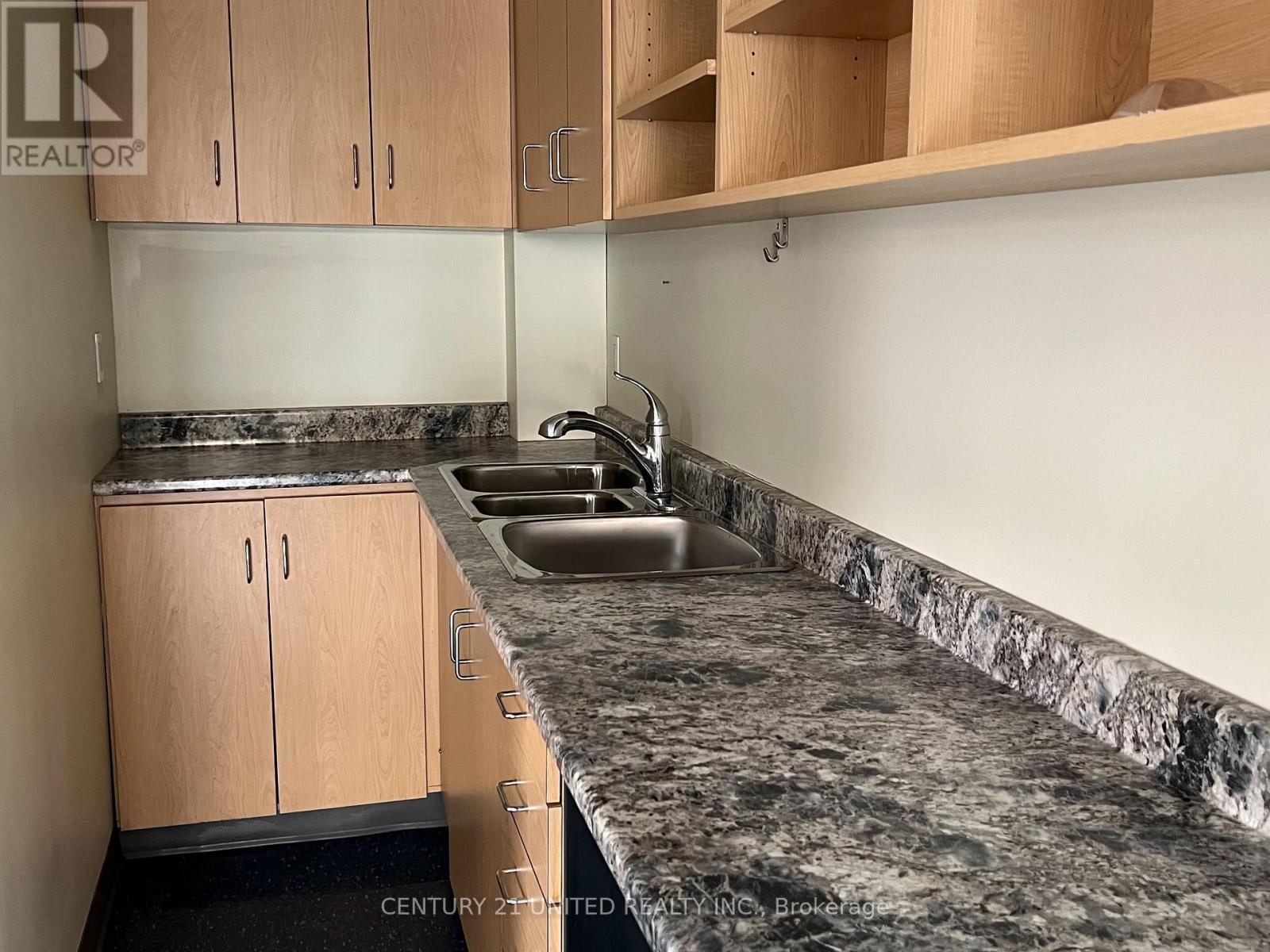 K - 190 Charlotte Street, Peterborough (Town Ward 3), Ontario  K9J 2T8 - Photo 7 - X12959386