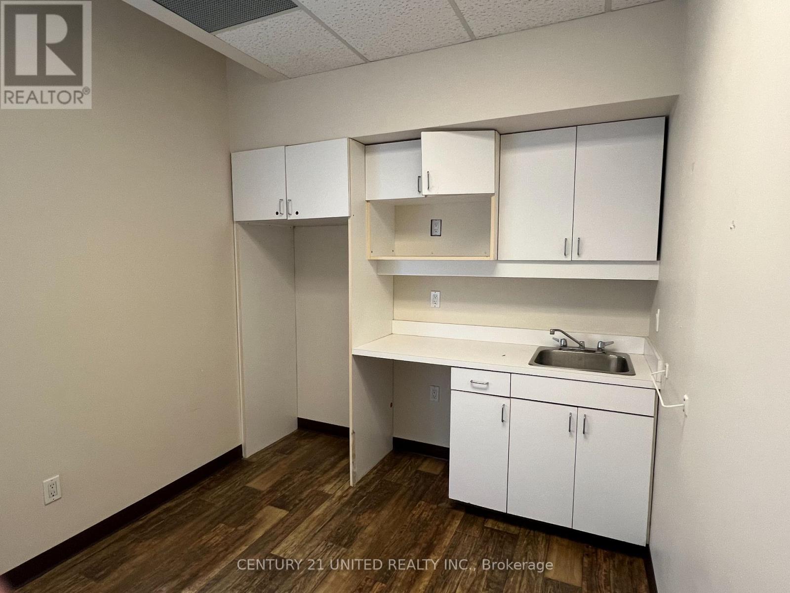 206 - 349a George Street N, Peterborough (Town Ward 3), Ontario  K9H 3P9 - Photo 5 - X12959470