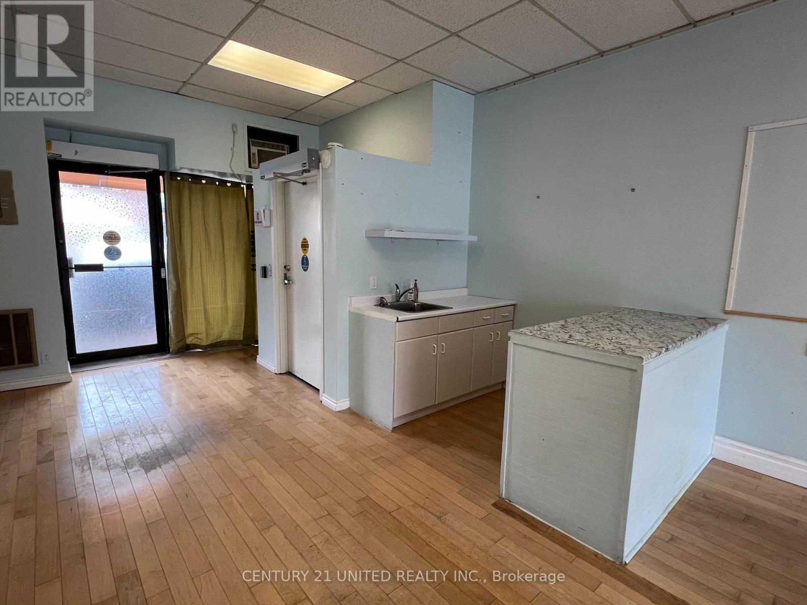 3 - 4 - 203 Simcoe Street, Peterborough (Town Ward 3), Ontario  K9H 2H6 - Photo 3 - X12959942