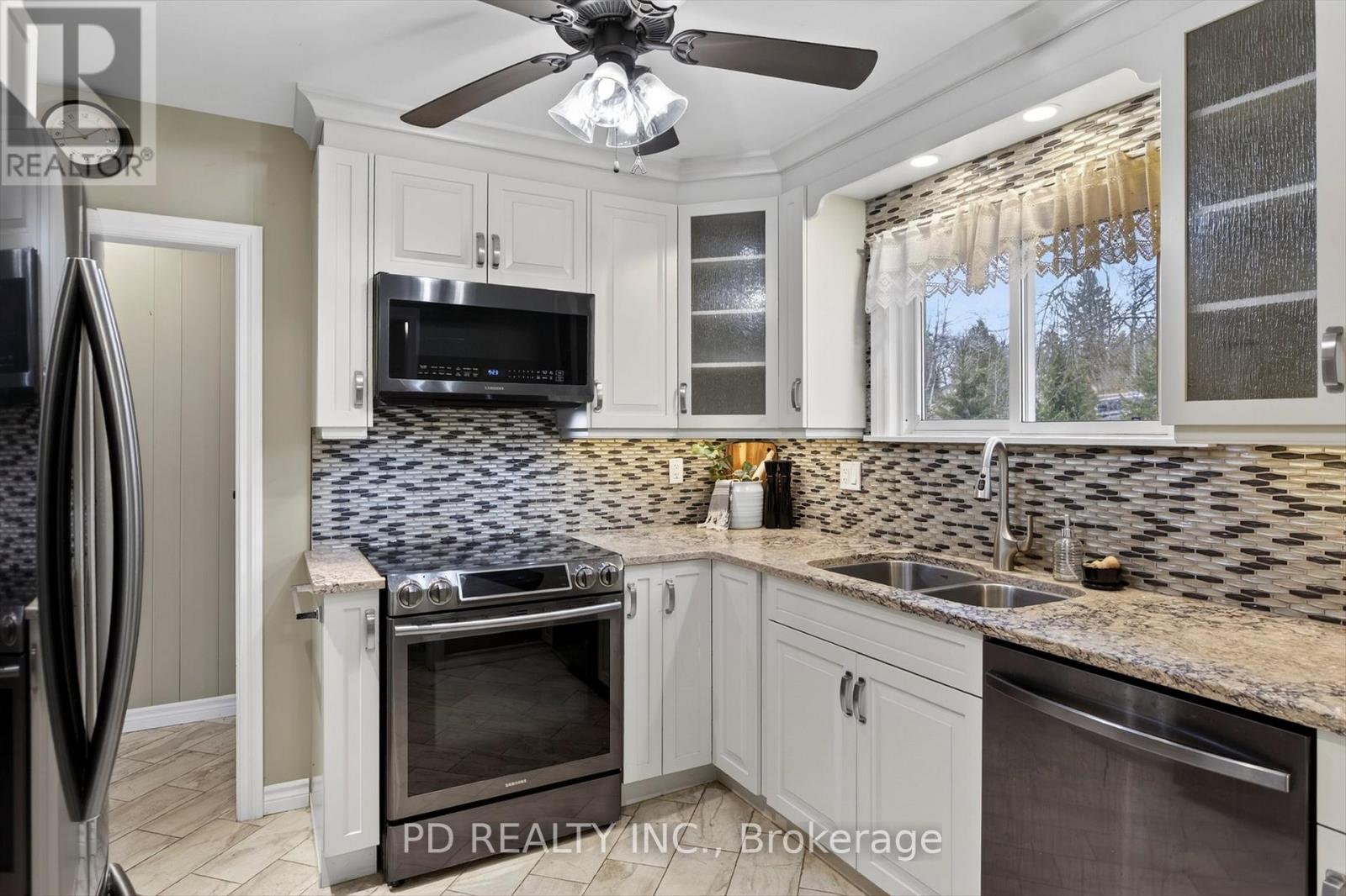 200 Charlore Park Drive, Kawartha Lakes (Omemee), Ontario  K0L 2W0 - Photo 15 - X12962642