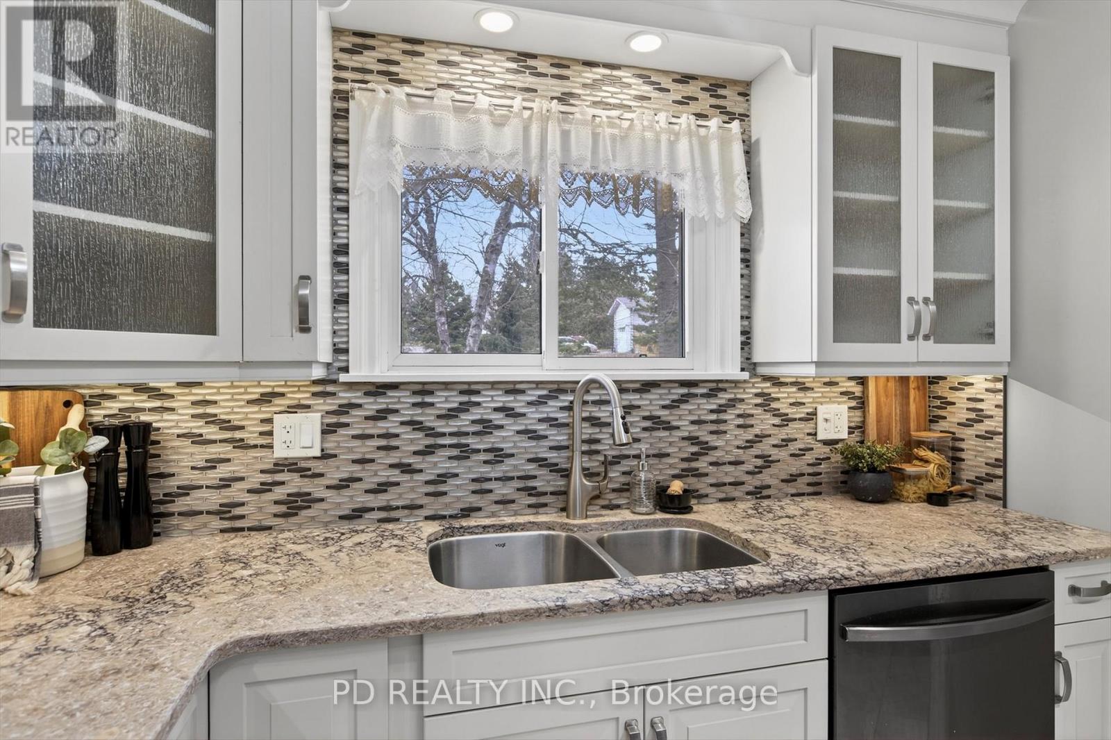 200 Charlore Park Drive, Kawartha Lakes (Omemee), Ontario  K0L 2W0 - Photo 16 - X12962642