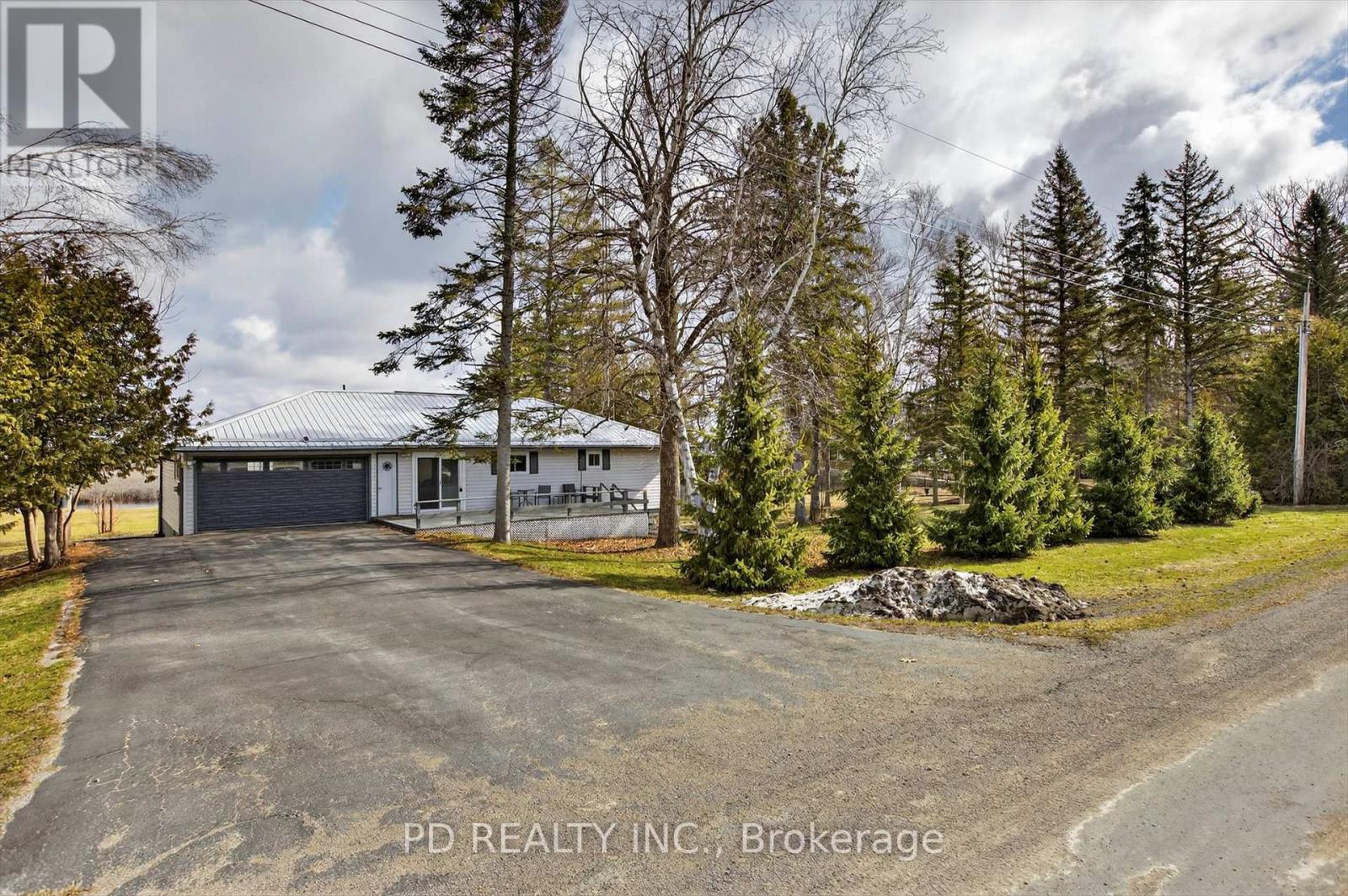 200 Charlore Park Drive, Kawartha Lakes (Omemee), Ontario  K0L 2W0 - Photo 4 - X12962642