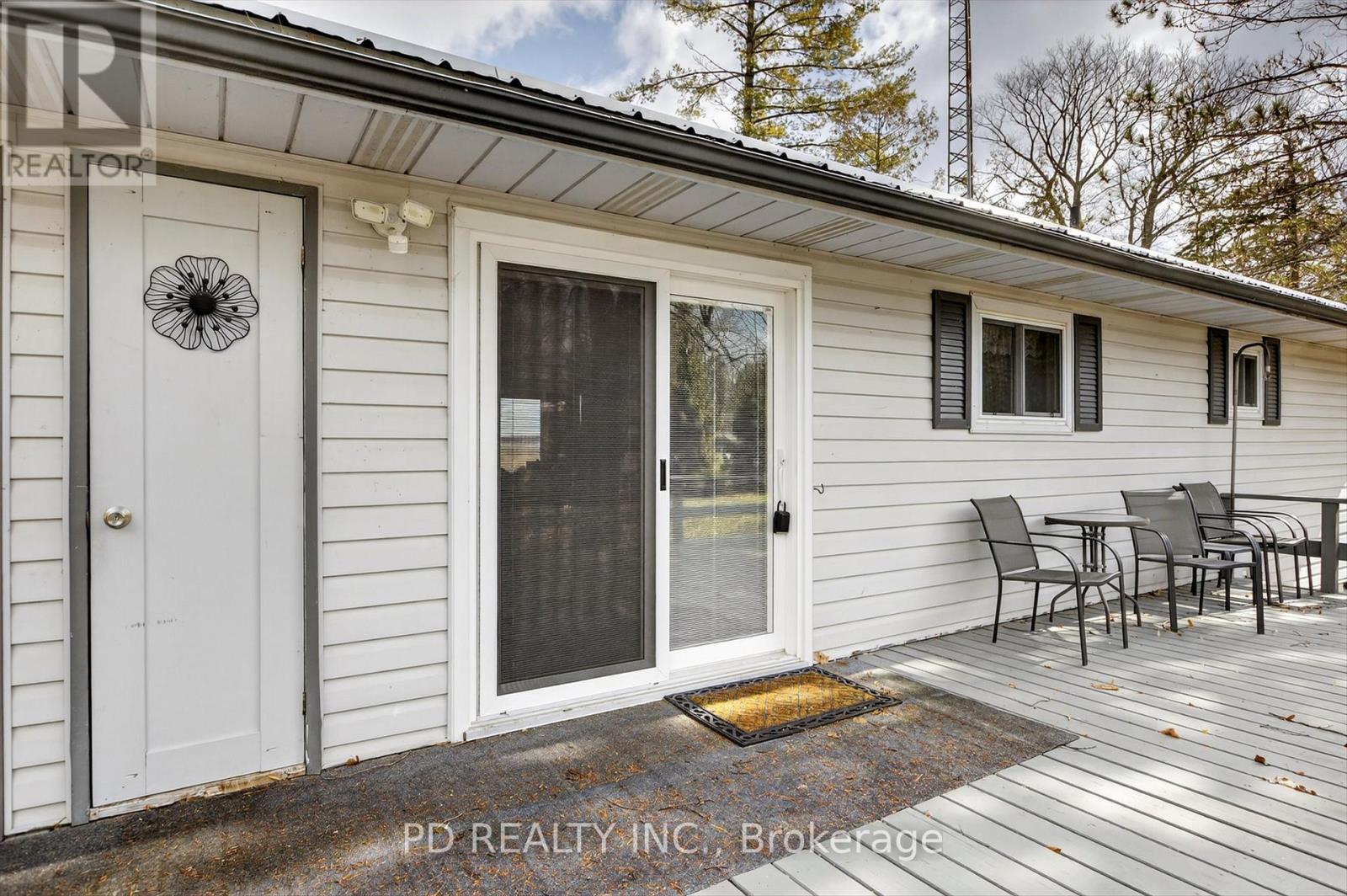 200 Charlore Park Drive, Kawartha Lakes (Omemee), Ontario  K0L 2W0 - Photo 6 - X12962642