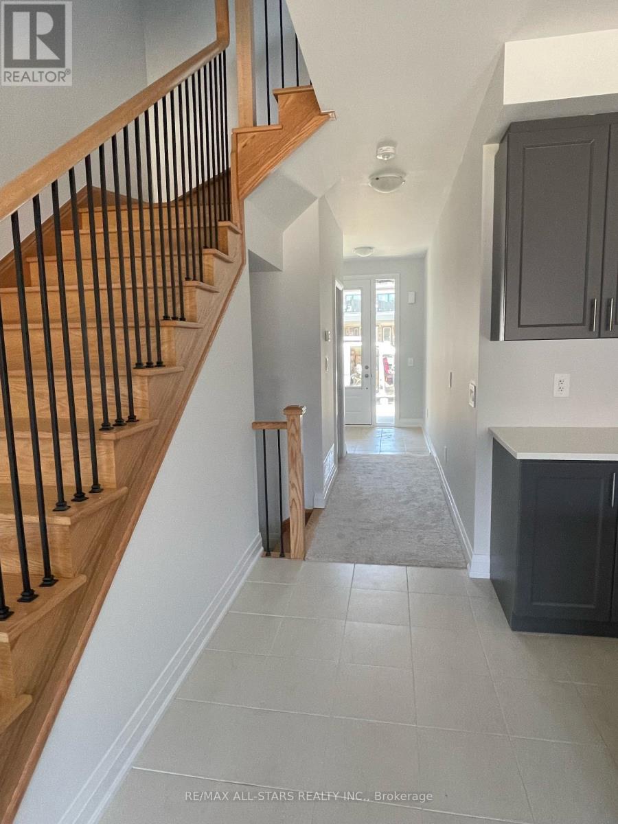 112 Corley Street, Kawartha Lakes (Lindsay), Ontario  K9V 6C2 - Photo 3 - X12963560