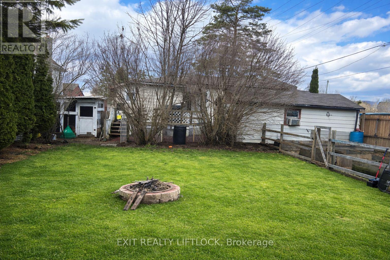 29 Hamilton Street, Kawartha Lakes (Lindsay), Ontario  K9V 3E4 - Photo 2 - X12964038