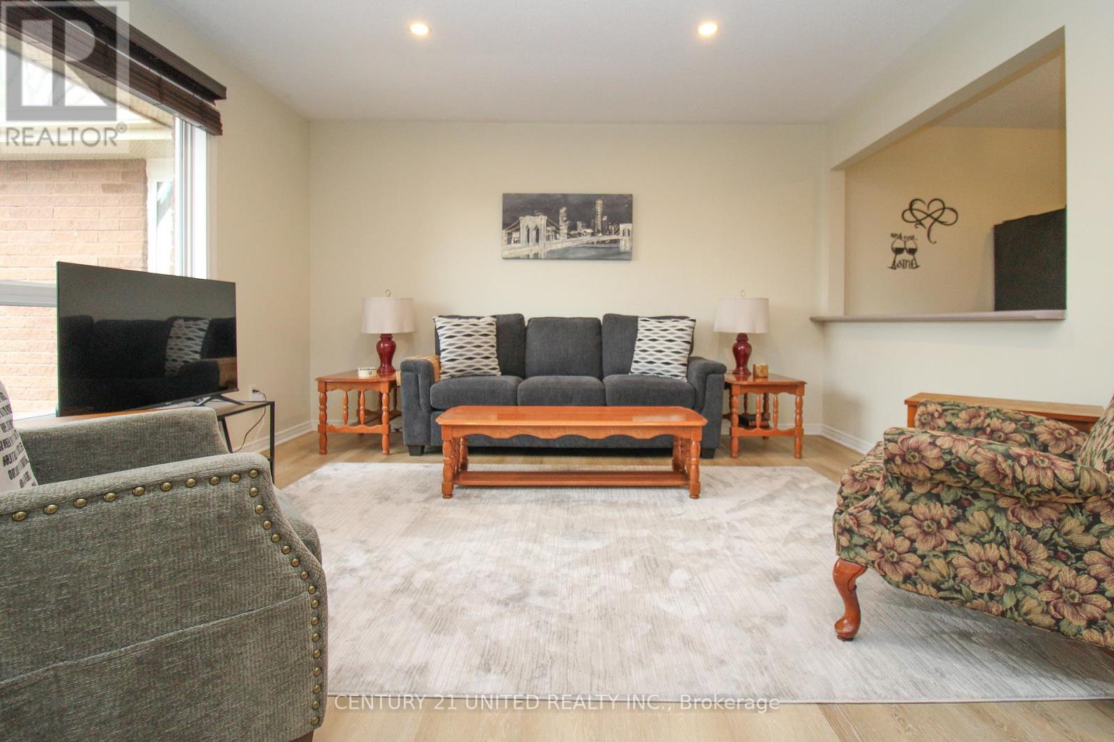 204 - 1110 Clonsilla Avenue, Peterborough (Otonabee Ward 1), Ontario  K9J 5Y5 - Photo 4 - X12964072