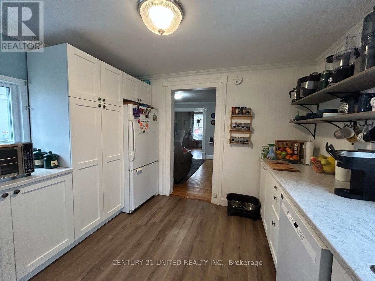 136 Robinson Street, Peterborough (Ashburnham Ward 4), Ontario  K9H 1G2 - Photo 10 - X12964242