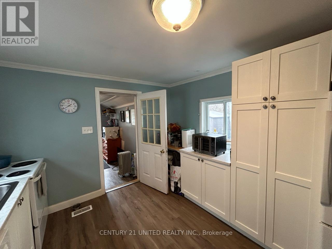 136 Robinson Street, Peterborough (Ashburnham Ward 4), Ontario  K9H 1G2 - Photo 12 - X12964242