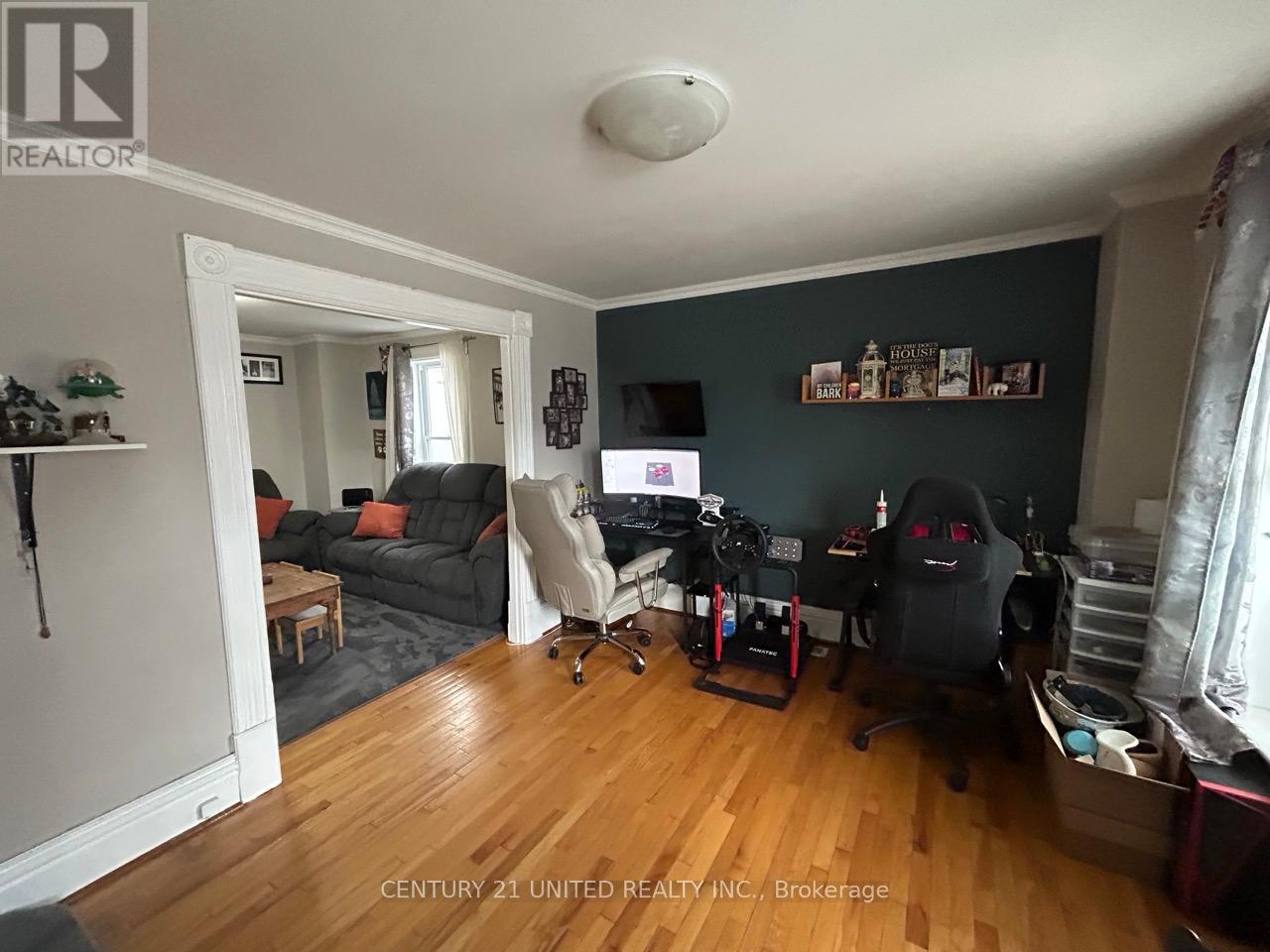 136 Robinson Street, Peterborough (Ashburnham Ward 4), Ontario  K9H 1G2 - Photo 5 - X12964242