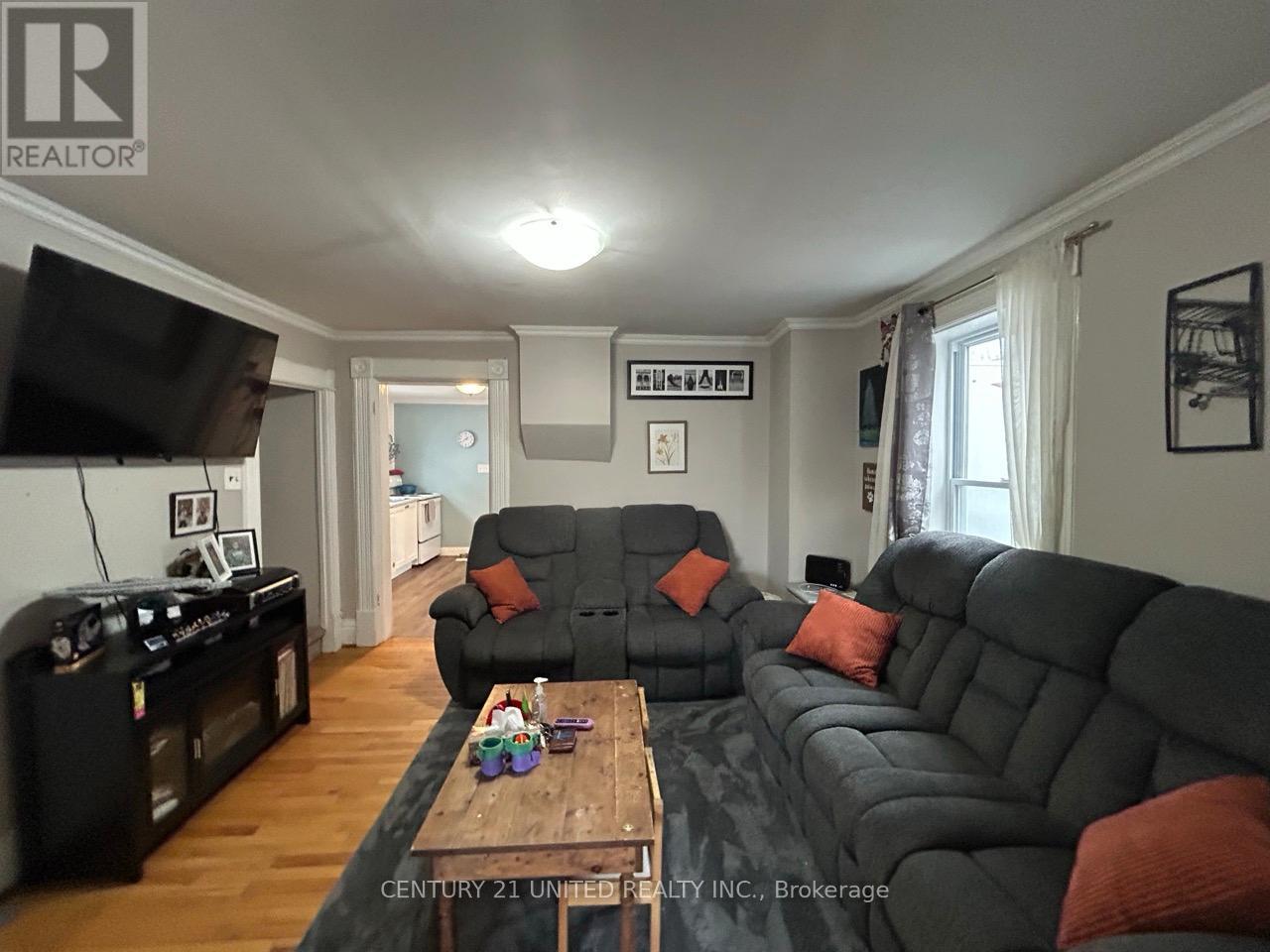 136 Robinson Street, Peterborough (Ashburnham Ward 4), Ontario  K9H 1G2 - Photo 6 - X12964242