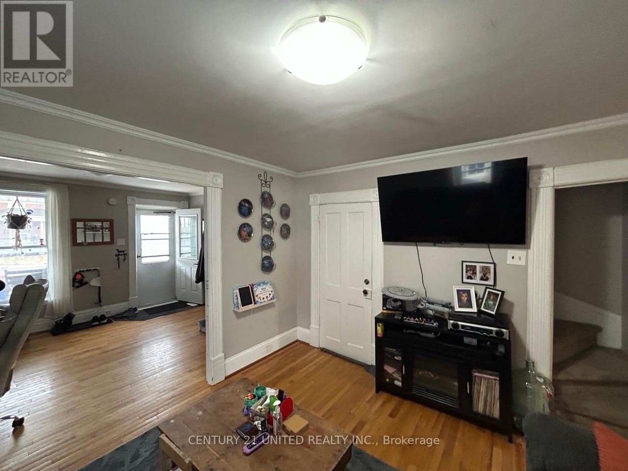 136 Robinson Street, Peterborough (Ashburnham Ward 4), Ontario  K9H 1G2 - Photo 7 - X12964242