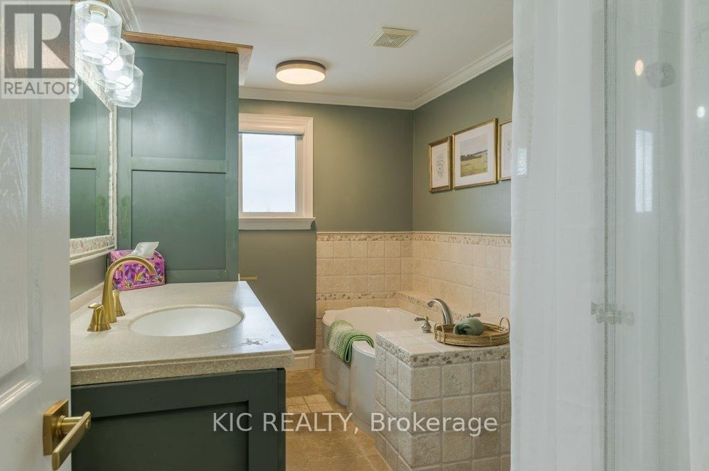 1247 Gail Park Drive, Selwyn, Ontario  K0L 1T0 - Photo 21 - X12964144