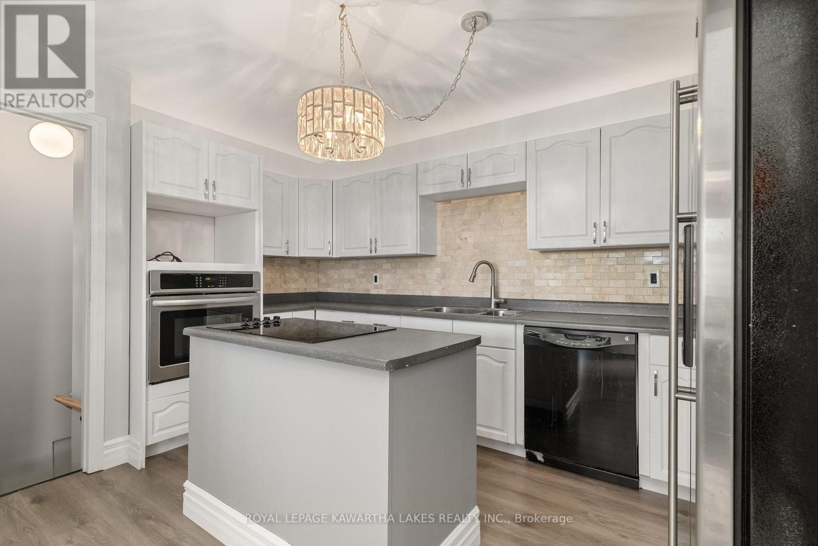 9 Buckhorn Road, Kawartha Lakes (Fenelon), Ontario  K9V 4R6 - Photo 11 - X12965088