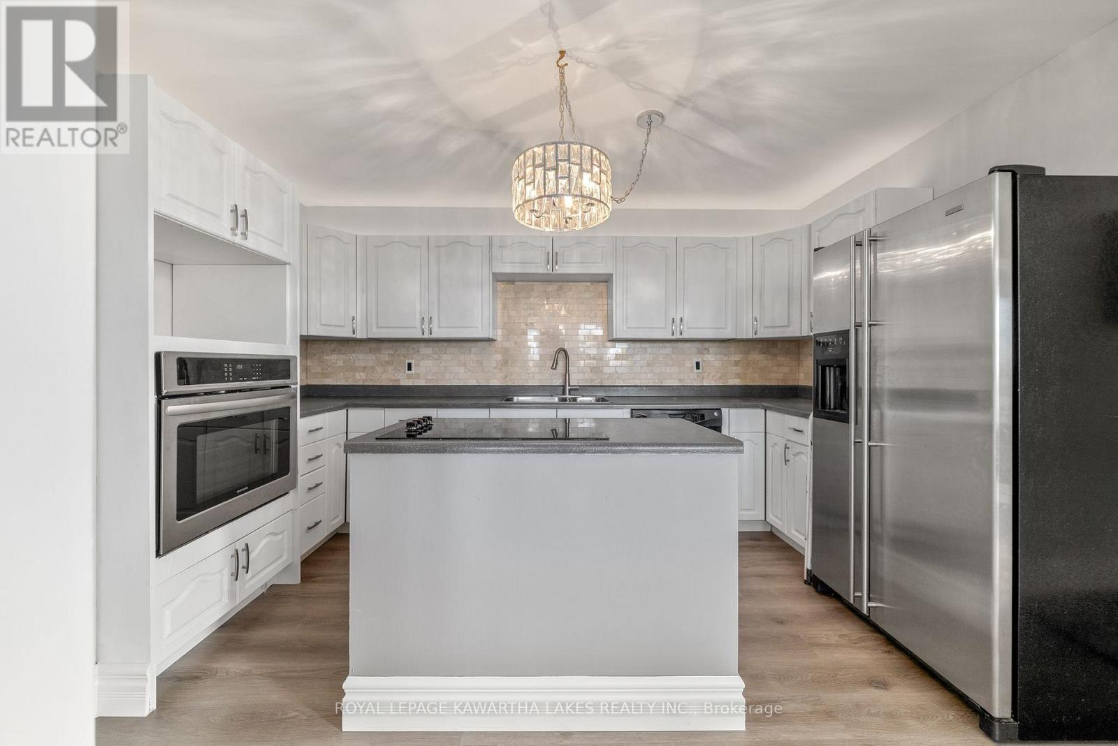 9 Buckhorn Road, Kawartha Lakes (Fenelon), Ontario  K9V 4R6 - Photo 12 - X12965088