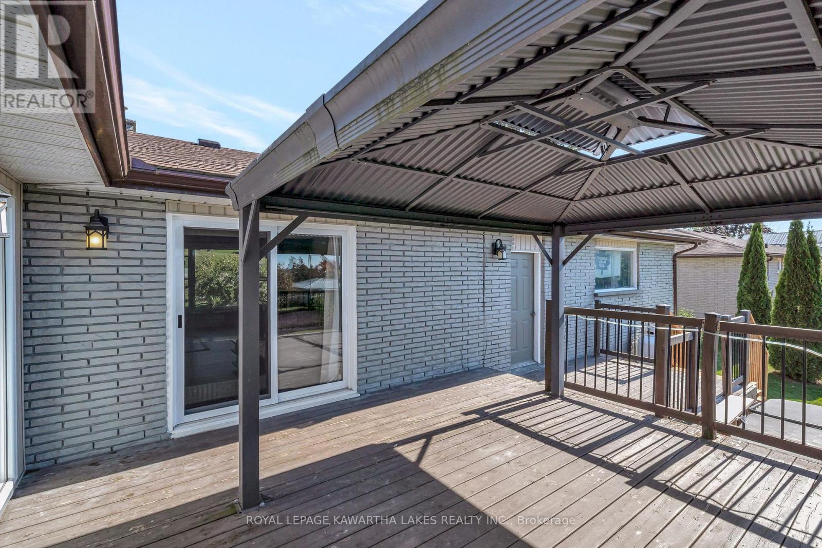 9 Buckhorn Road, Kawartha Lakes (Fenelon), Ontario  K9V 4R6 - Photo 31 - X12965088