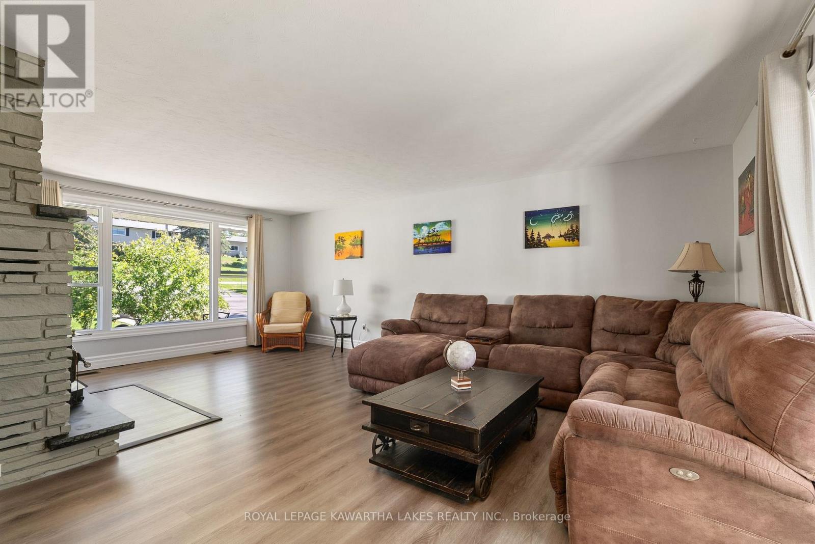 9 Buckhorn Road, Kawartha Lakes (Fenelon), Ontario  K9V 4R6 - Photo 6 - X12965088