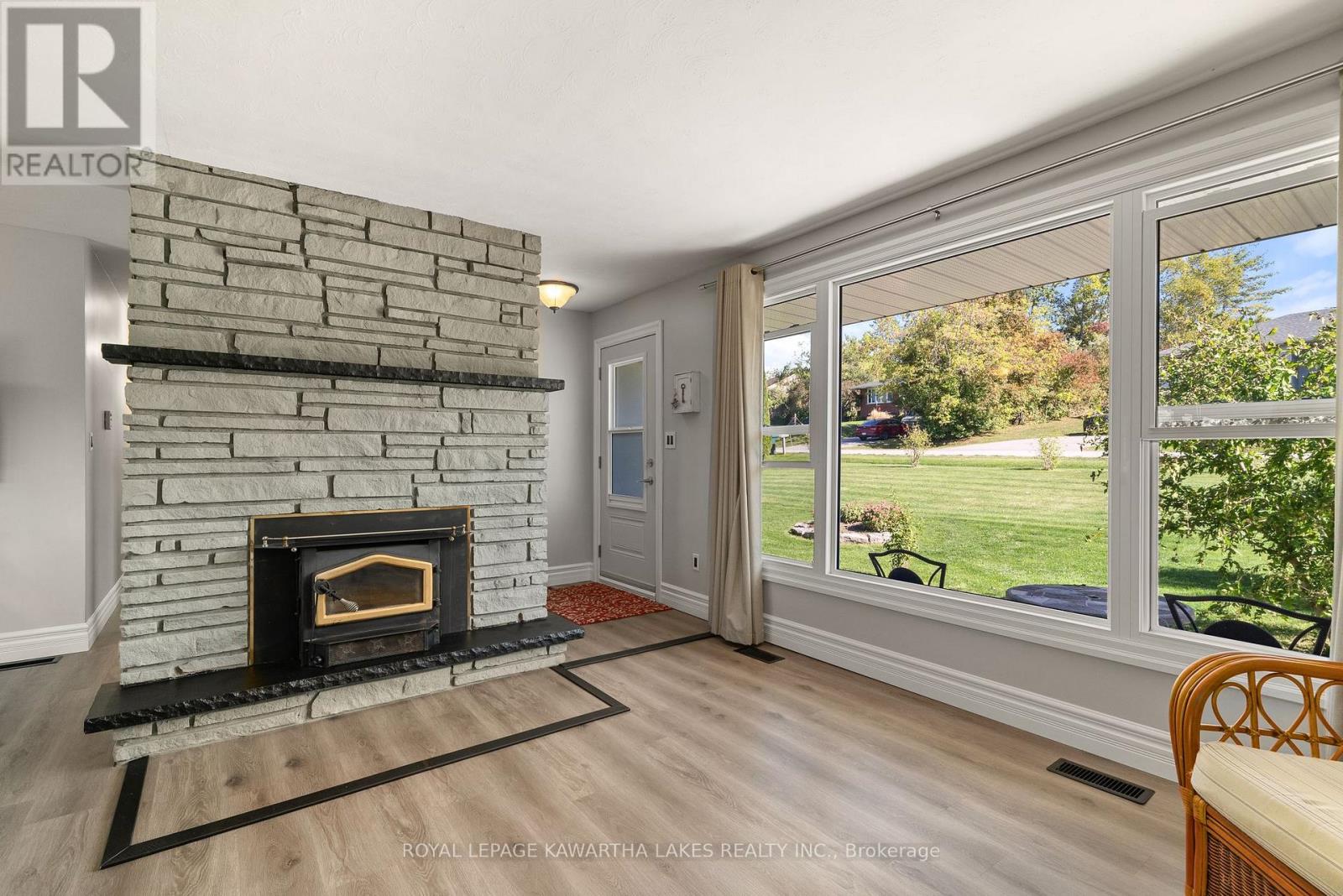 9 Buckhorn Road, Kawartha Lakes (Fenelon), Ontario  K9V 4R6 - Photo 9 - X12965088