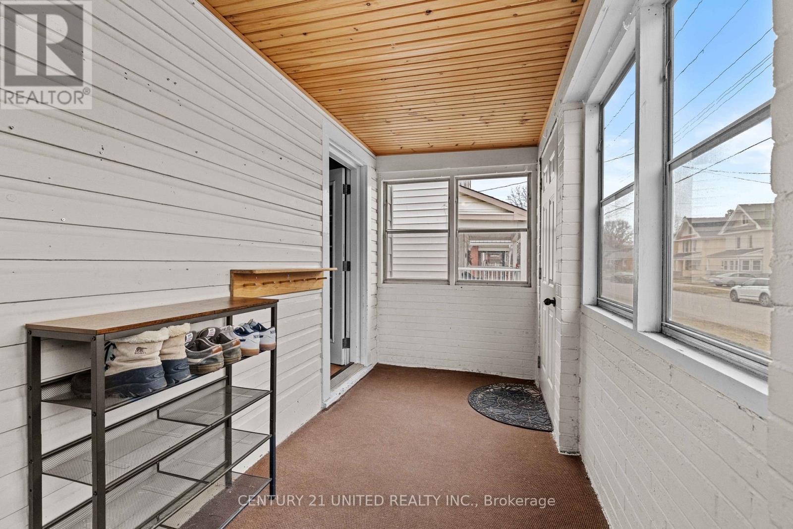 296 Mcgill Street, Peterborough (Otonabee Ward 1), Ontario  K9J 1W5 - Photo 2 - X12965316