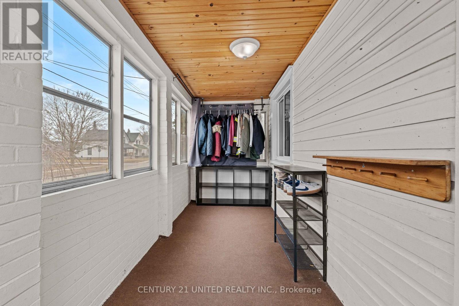 296 Mcgill Street, Peterborough (Otonabee Ward 1), Ontario  K9J 1W5 - Photo 3 - X12965316