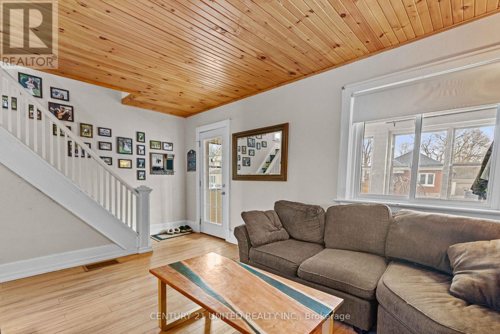 296 Mcgill Street, Peterborough (Otonabee Ward 1), Ontario  K9J 1W5 - Photo 4 - X12965316