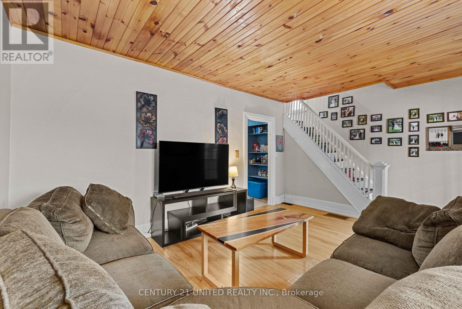 296 Mcgill Street, Peterborough (Otonabee Ward 1), Ontario  K9J 1W5 - Photo 5 - X12965316