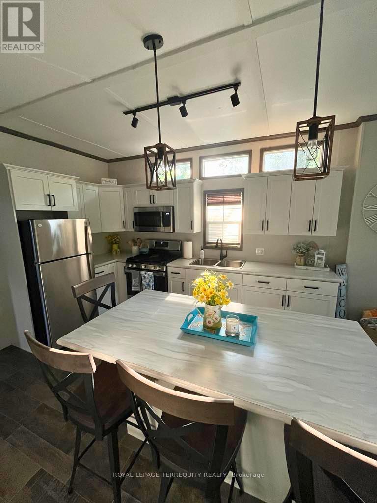 18 Rockhaven, Selwyn, Ontario  K0L 2H0 - Photo 21 - X12965272