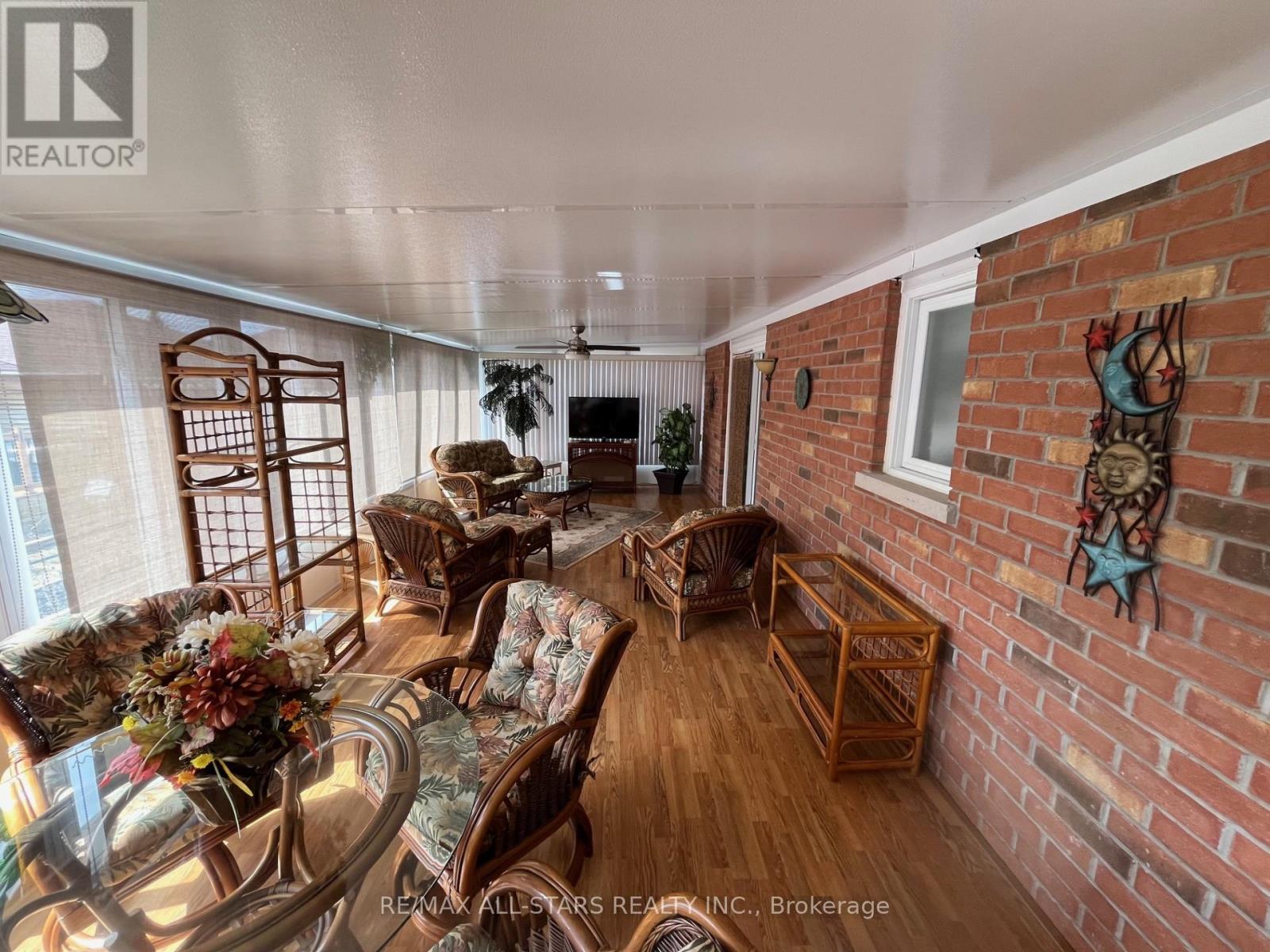 383 Wallace Drive, Kawartha Lakes (Lindsay), Ontario  K9V 6K7 - Photo 17 - X12965950