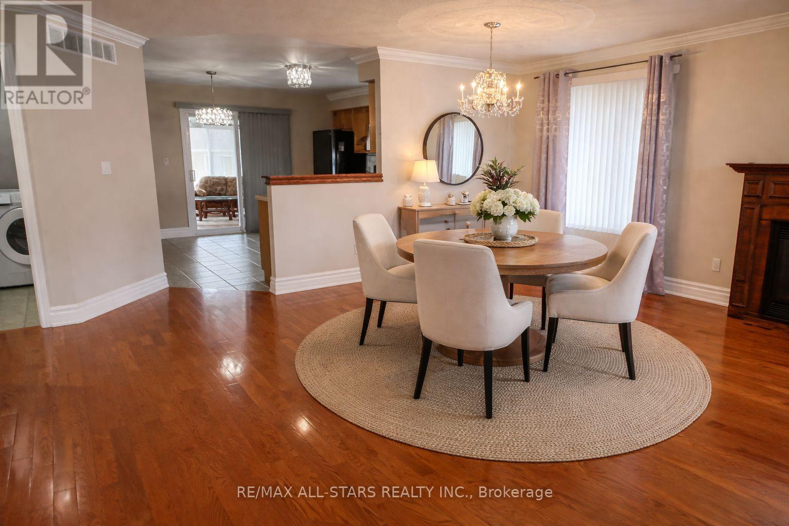 383 Wallace Drive, Kawartha Lakes (Lindsay), Ontario  K9V 6K7 - Photo 4 - X12965950