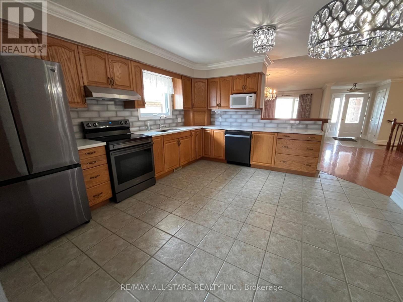383 Wallace Drive, Kawartha Lakes (Lindsay), Ontario  K9V 6K7 - Photo 6 - X12965950