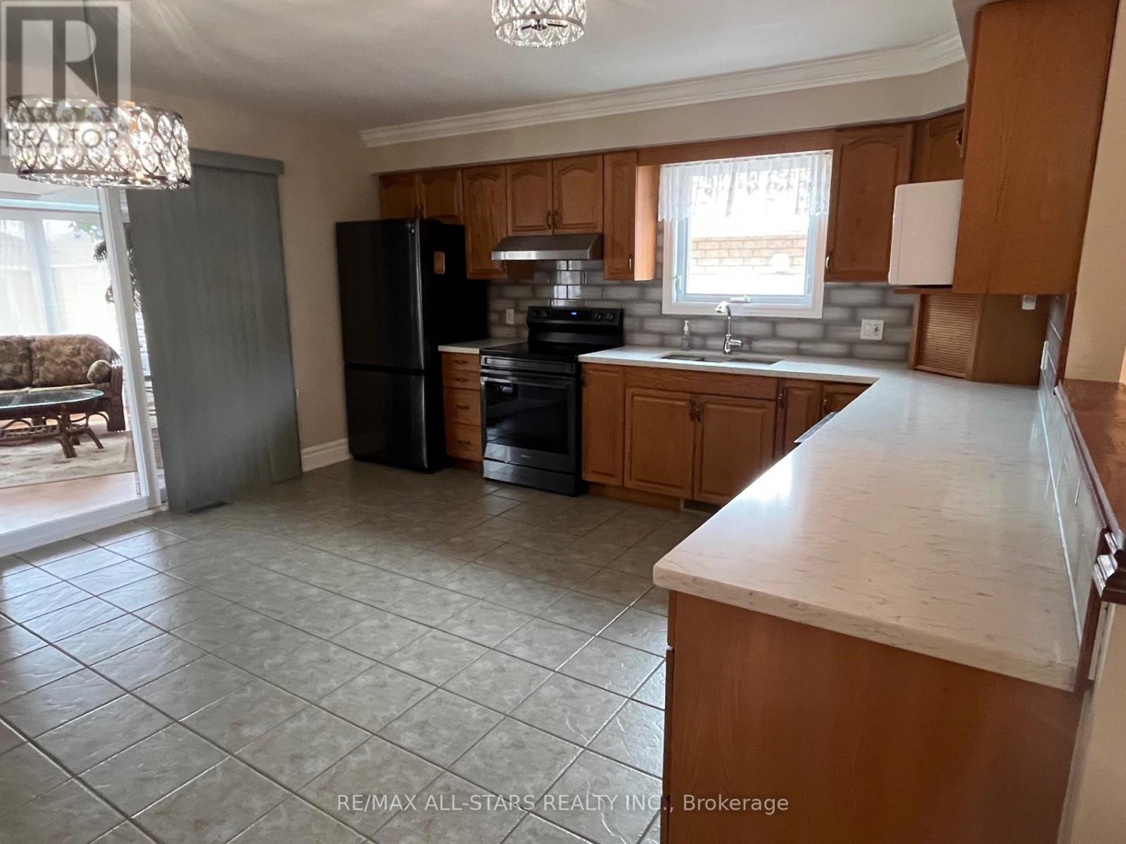 383 Wallace Drive, Kawartha Lakes (Lindsay), Ontario  K9V 6K7 - Photo 7 - X12965950