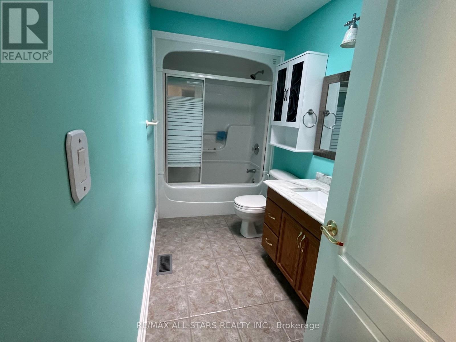 383 Wallace Drive, Kawartha Lakes (Lindsay), Ontario  K9V 6K7 - Photo 9 - X12965950