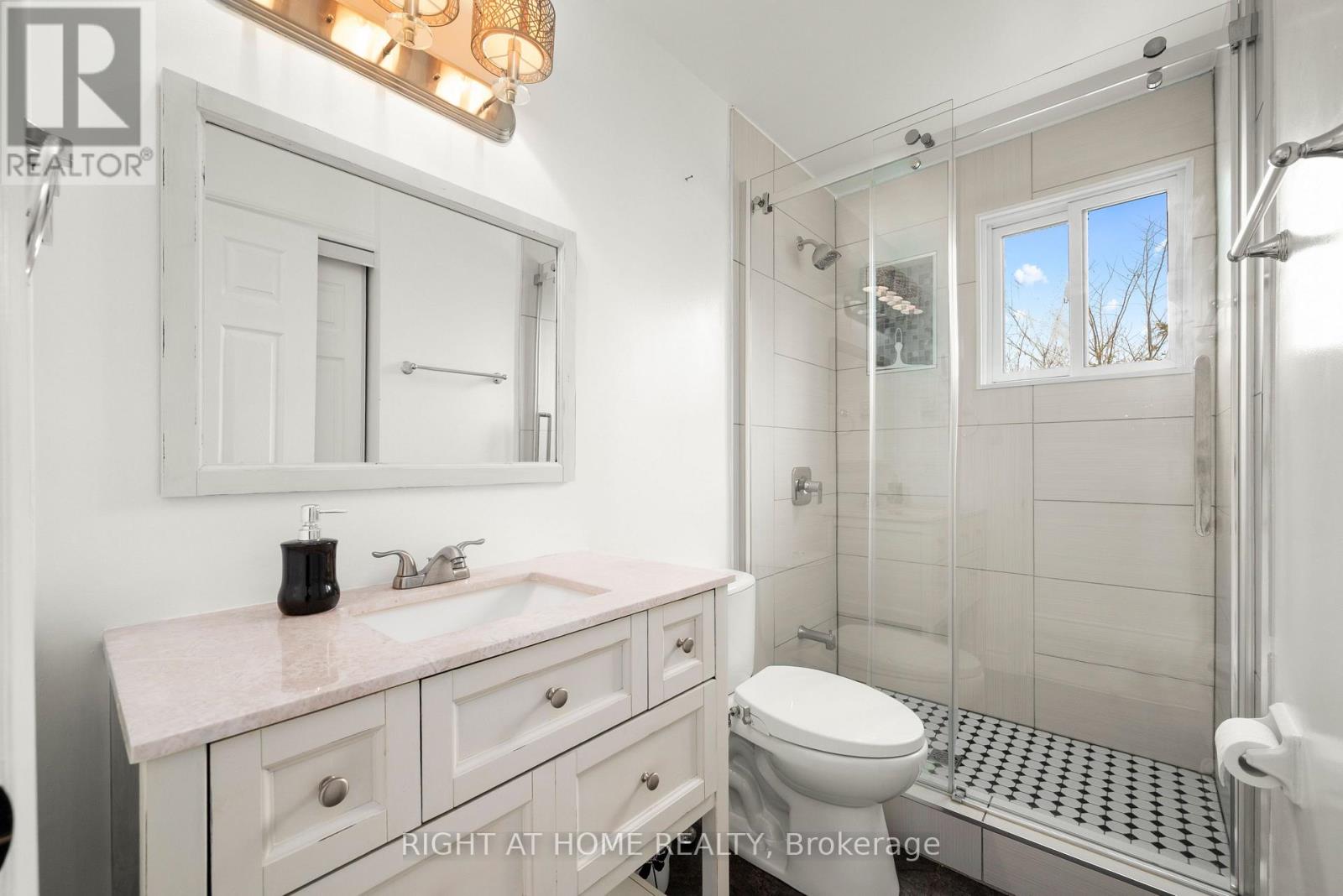 12 Maple Grove Road, Kawartha Lakes (Lindsay), Ontario  K9V 4R6 - Photo 13 - X12966488