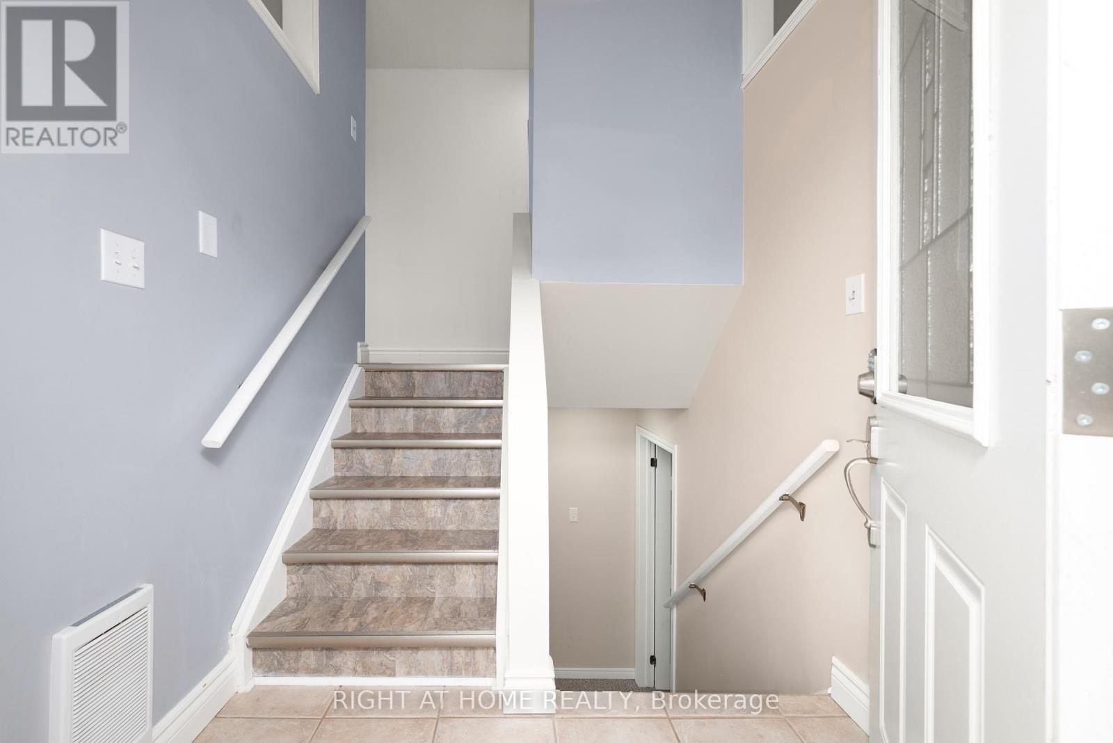 12 Maple Grove Road, Kawartha Lakes (Lindsay), Ontario  K9V 4R6 - Photo 3 - X12966488