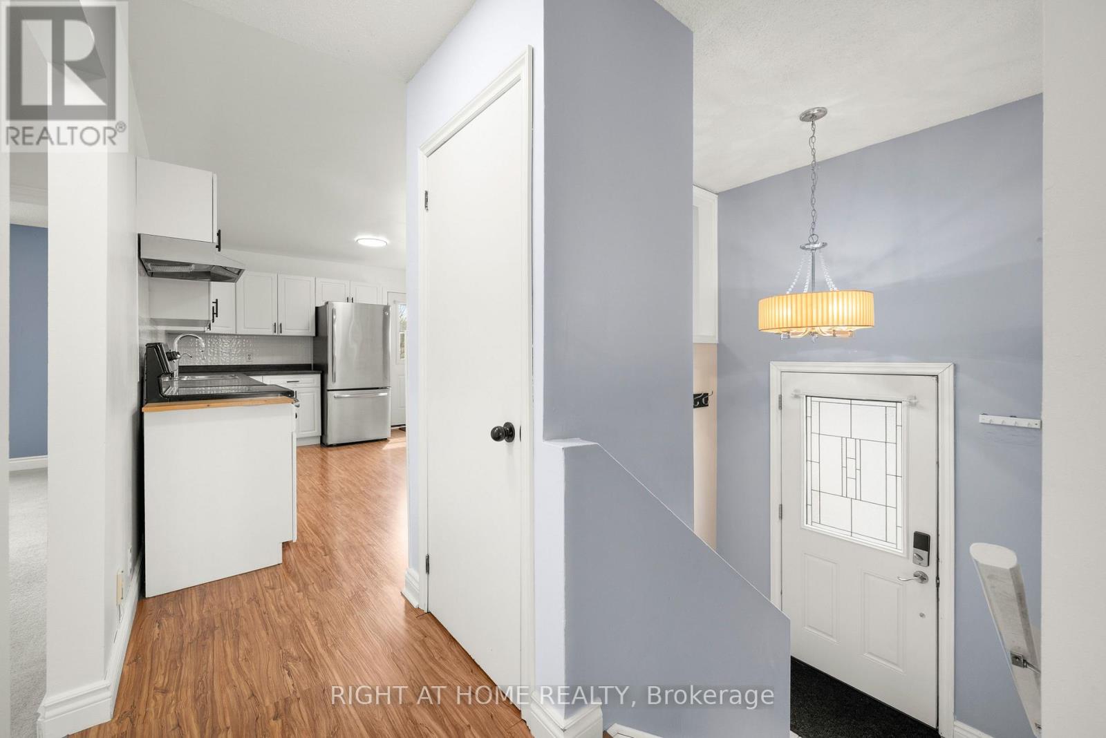 12 Maple Grove Road, Kawartha Lakes (Lindsay), Ontario  K9V 4R6 - Photo 4 - X12966488