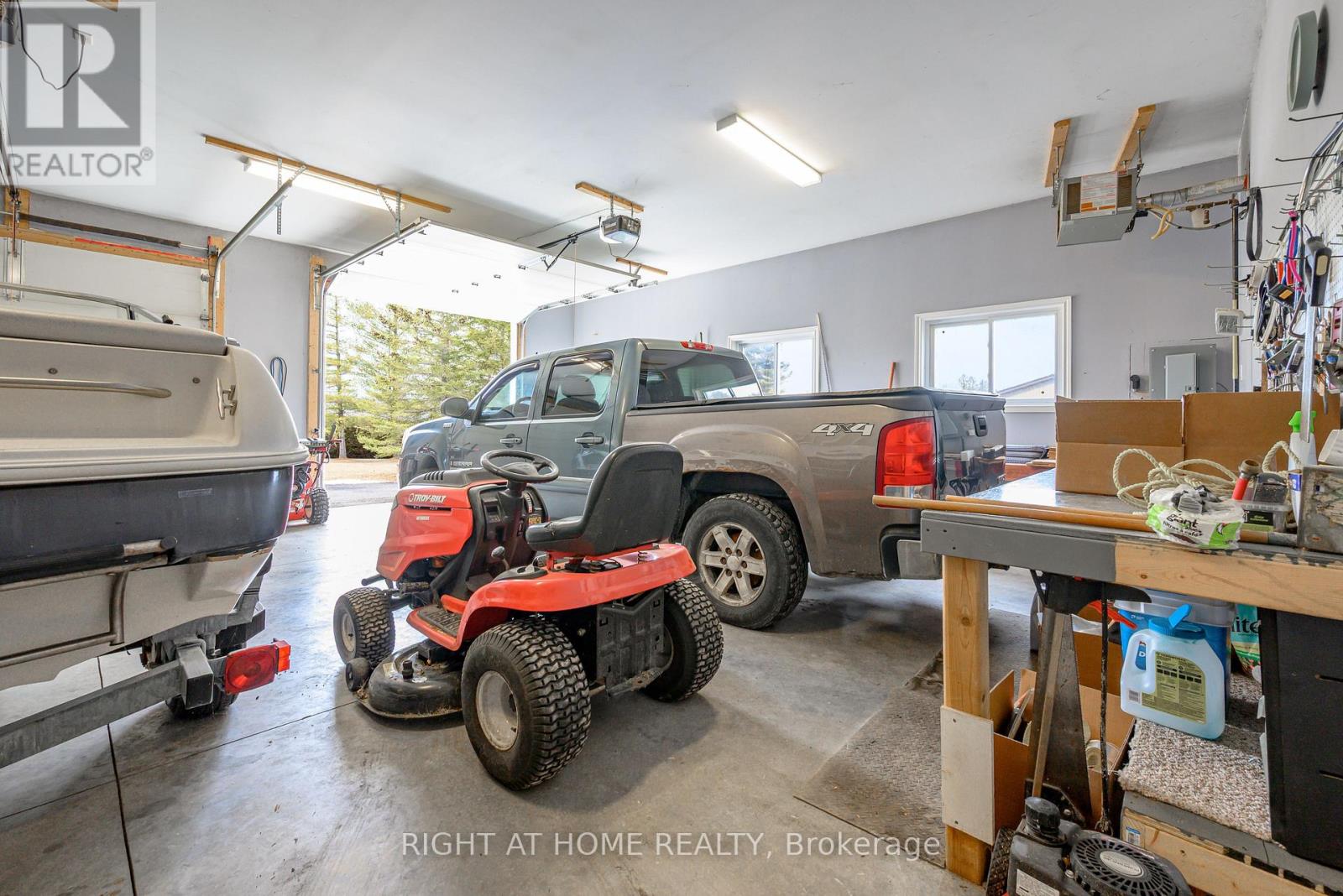 12 Maple Grove Road, Kawartha Lakes (Lindsay), Ontario  K9V 4R6 - Photo 42 - X12966488