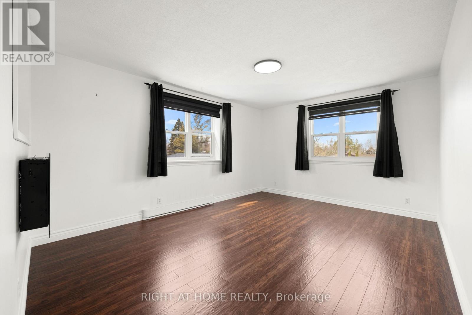 12 Maple Grove Road, Kawartha Lakes (Lindsay), Ontario  K9V 4R6 - Photo 7 - X12966488