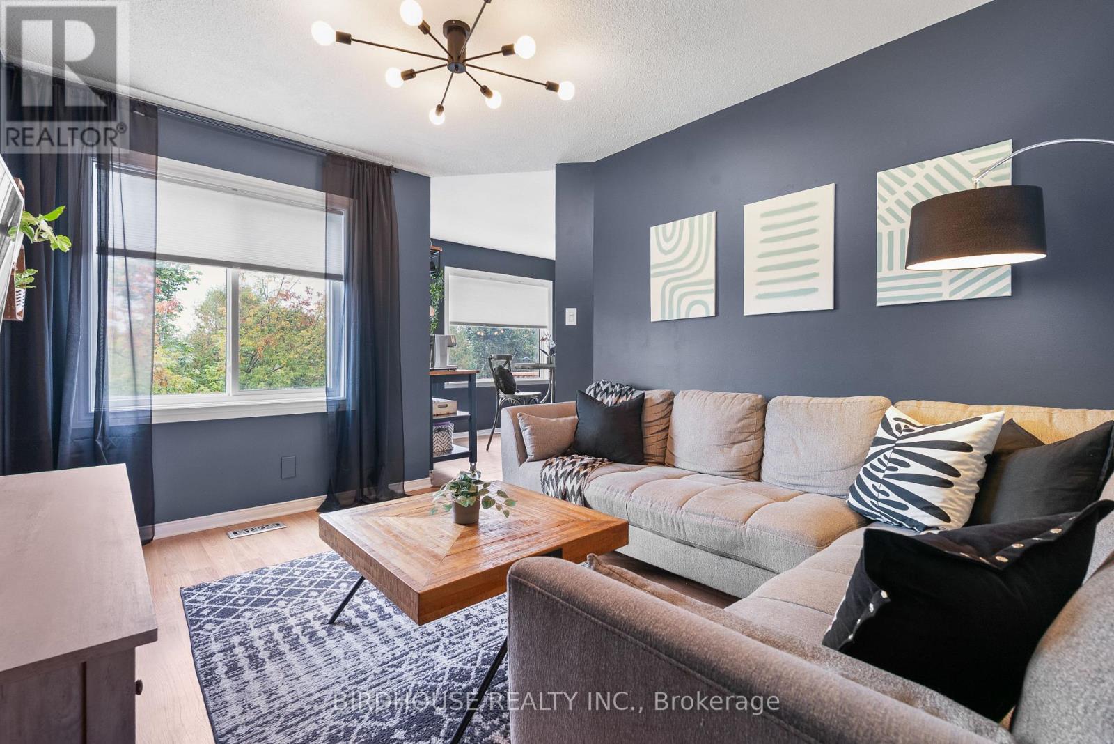 56 Champlain Boulevard, Kawartha Lakes (Lindsay), Ontario  K9V 4R1 - Photo 11 - X12966552