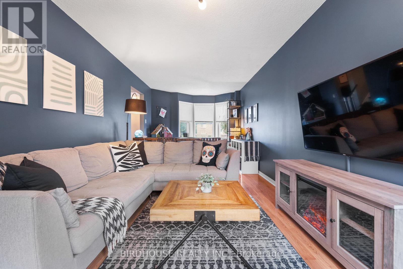 56 Champlain Boulevard, Kawartha Lakes (Lindsay), Ontario  K9V 4R1 - Photo 12 - X12966552