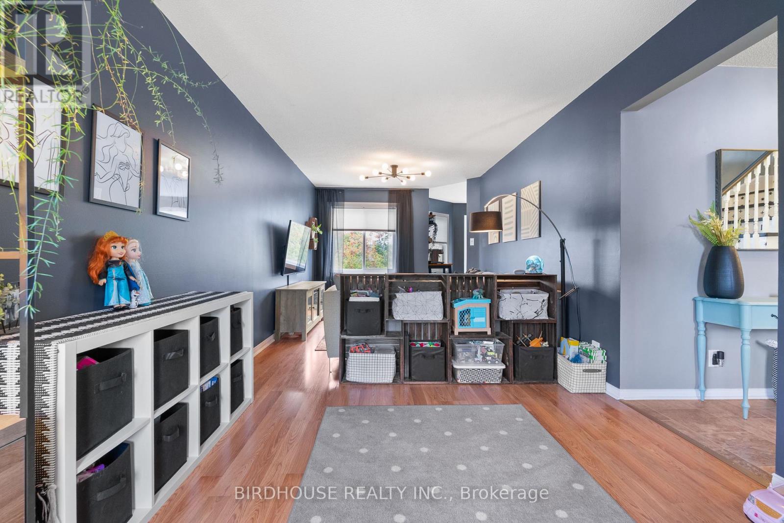 56 Champlain Boulevard, Kawartha Lakes (Lindsay), Ontario  K9V 4R1 - Photo 13 - X12966552