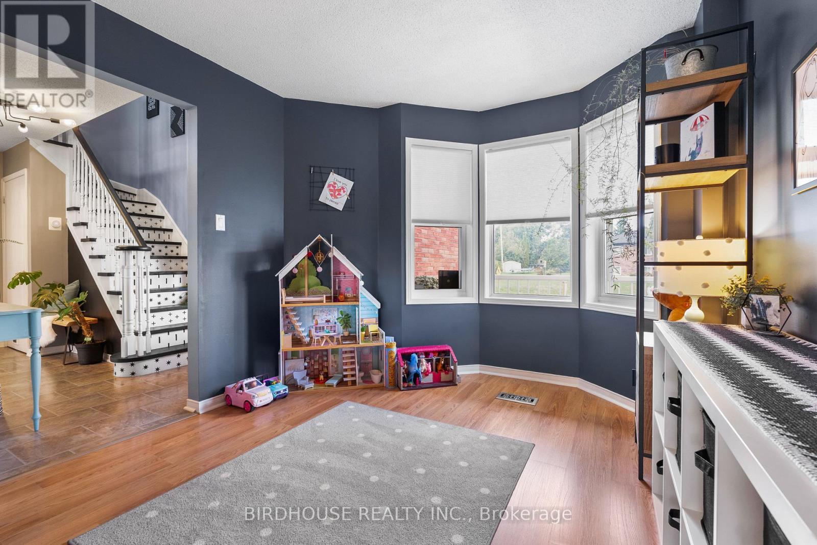 56 Champlain Boulevard, Kawartha Lakes (Lindsay), Ontario  K9V 4R1 - Photo 14 - X12966552