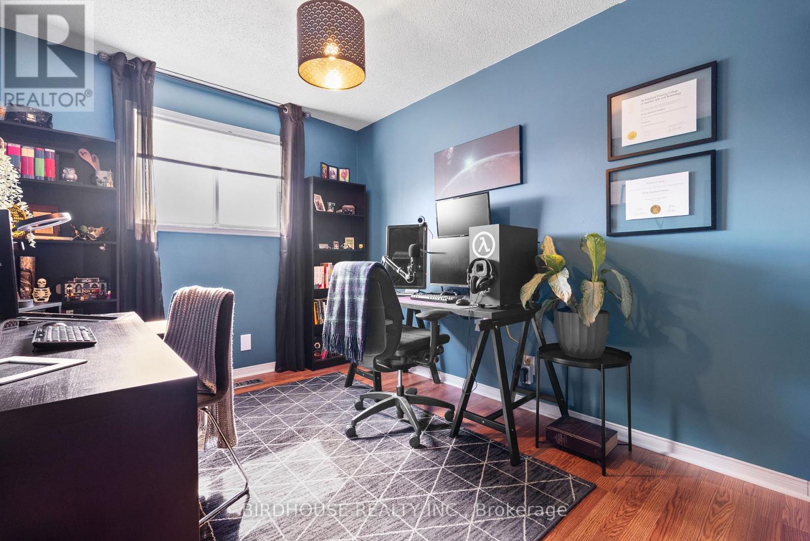 56 Champlain Boulevard, Kawartha Lakes (Lindsay), Ontario  K9V 4R1 - Photo 21 - X12966552