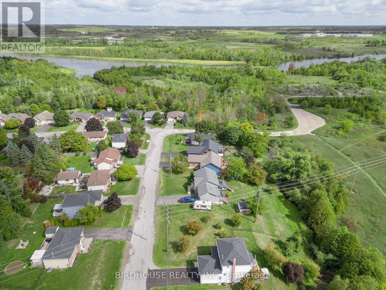 56 Champlain Boulevard, Kawartha Lakes (Lindsay), Ontario  K9V 4R1 - Photo 37 - X12966552