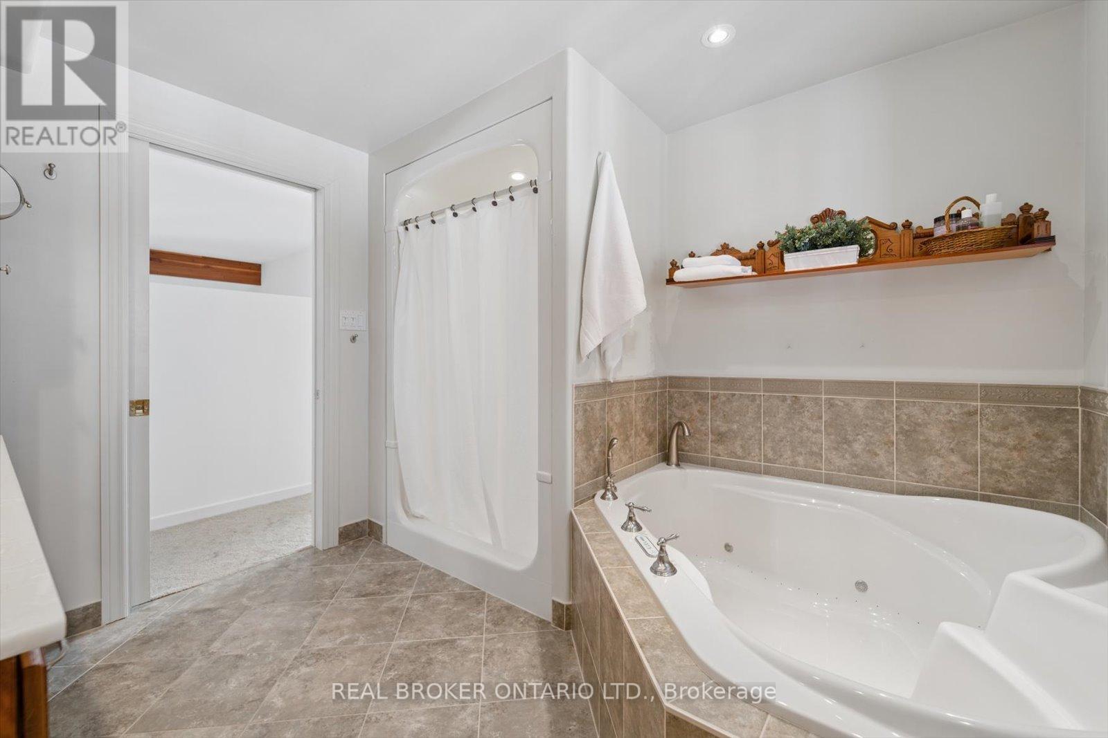 1449 Champlain Drive, Peterborough (Northcrest Ward 5), Ontario  K9L 1N3 - Photo 36 - X12966584