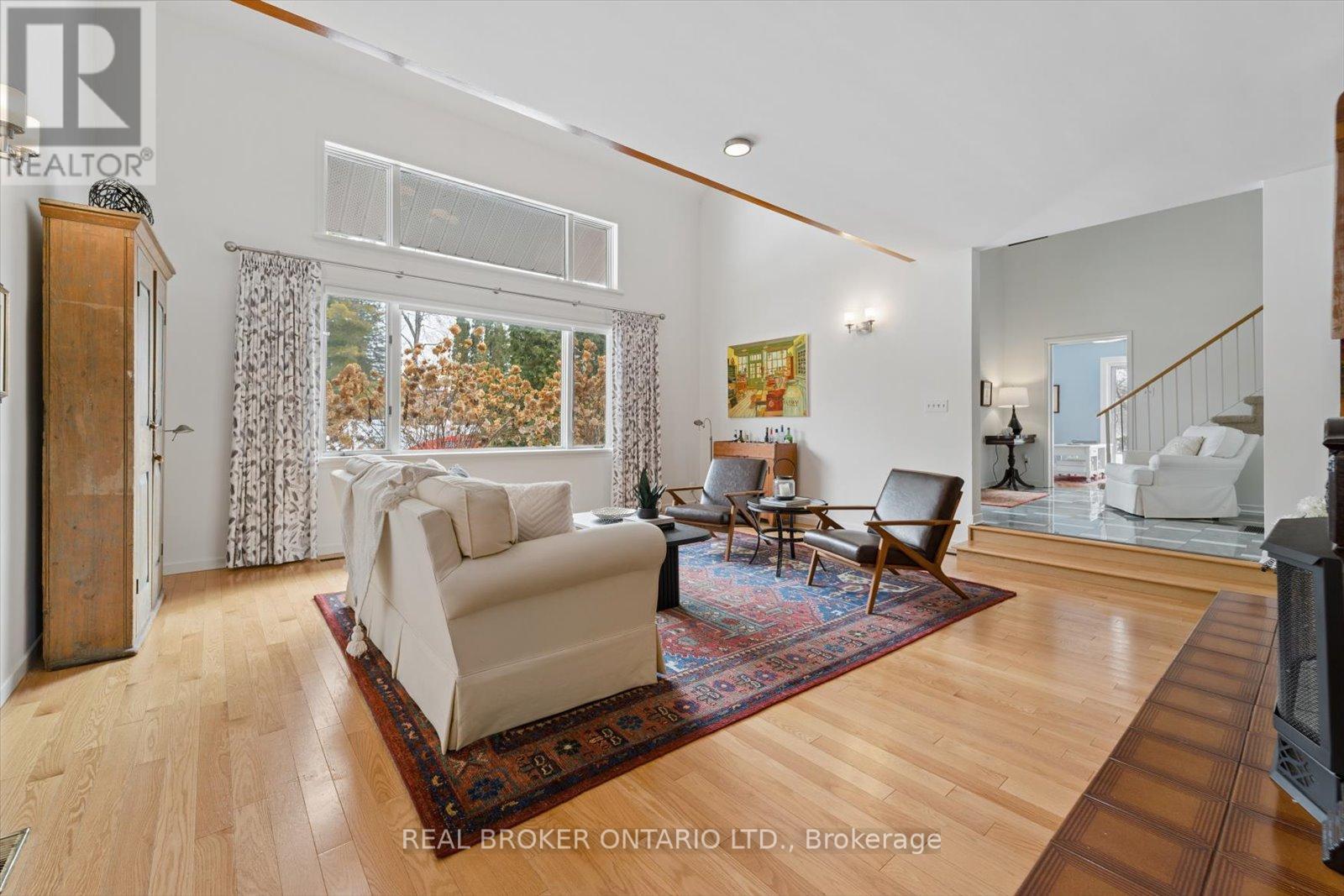 1449 Champlain Drive, Peterborough (Northcrest Ward 5), Ontario  K9L 1N3 - Photo 6 - X12966584