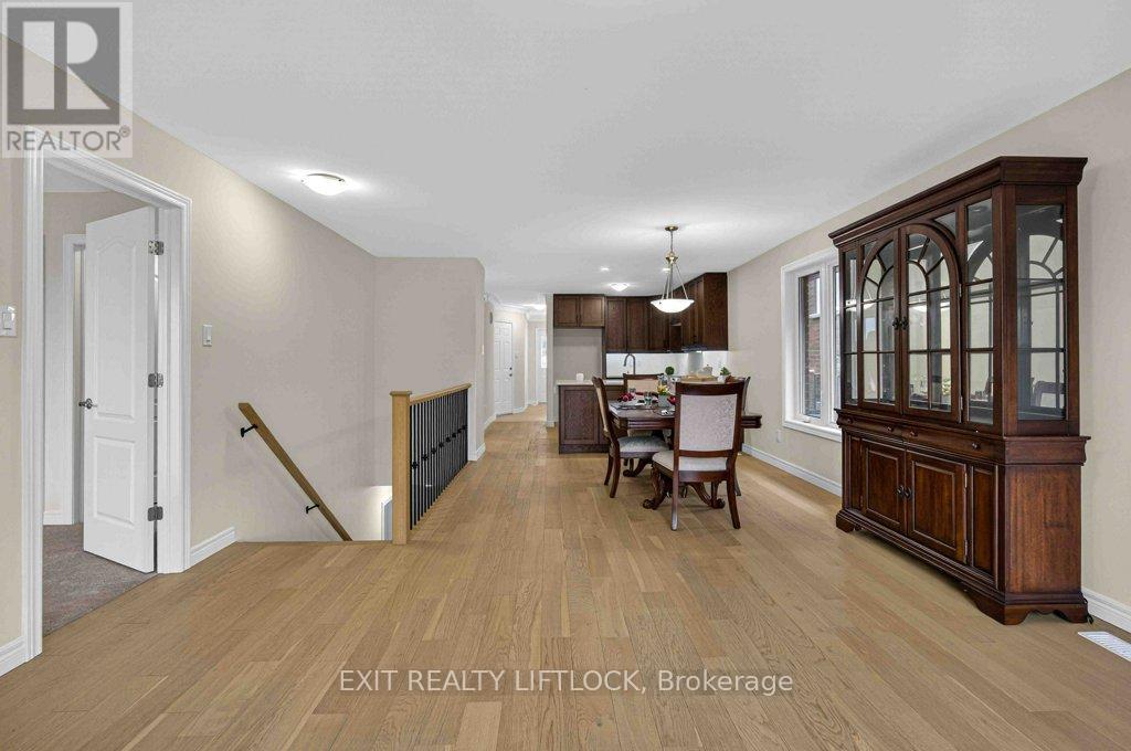 320 Mulligan Gardens, Peterborough (Monaghan Ward 2), Ontario  K9K 0H2 - Photo 11 - X12966754